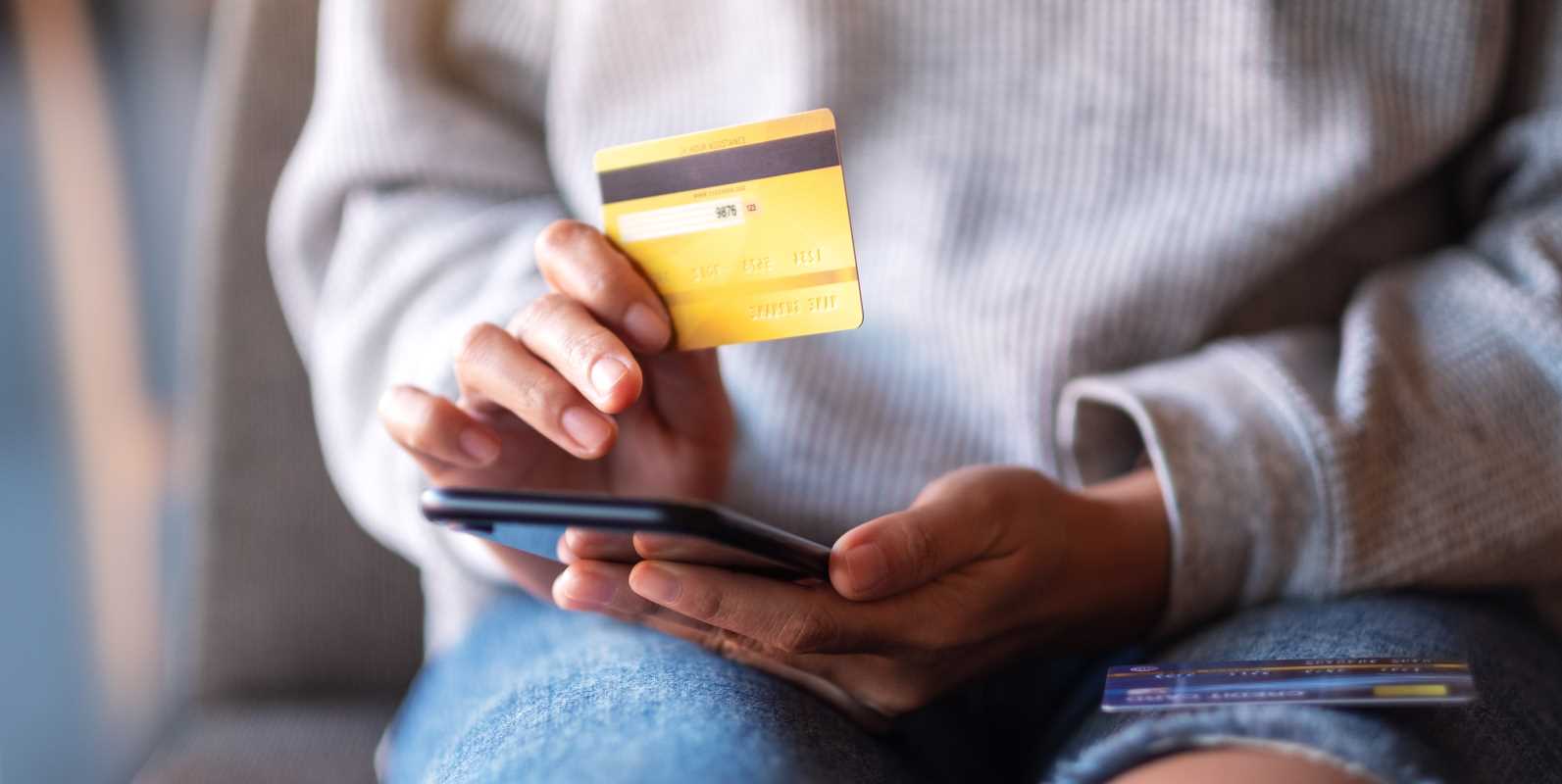 Enhance Customer Engagement in Online Apparel Stores with Virtual Try-Ons